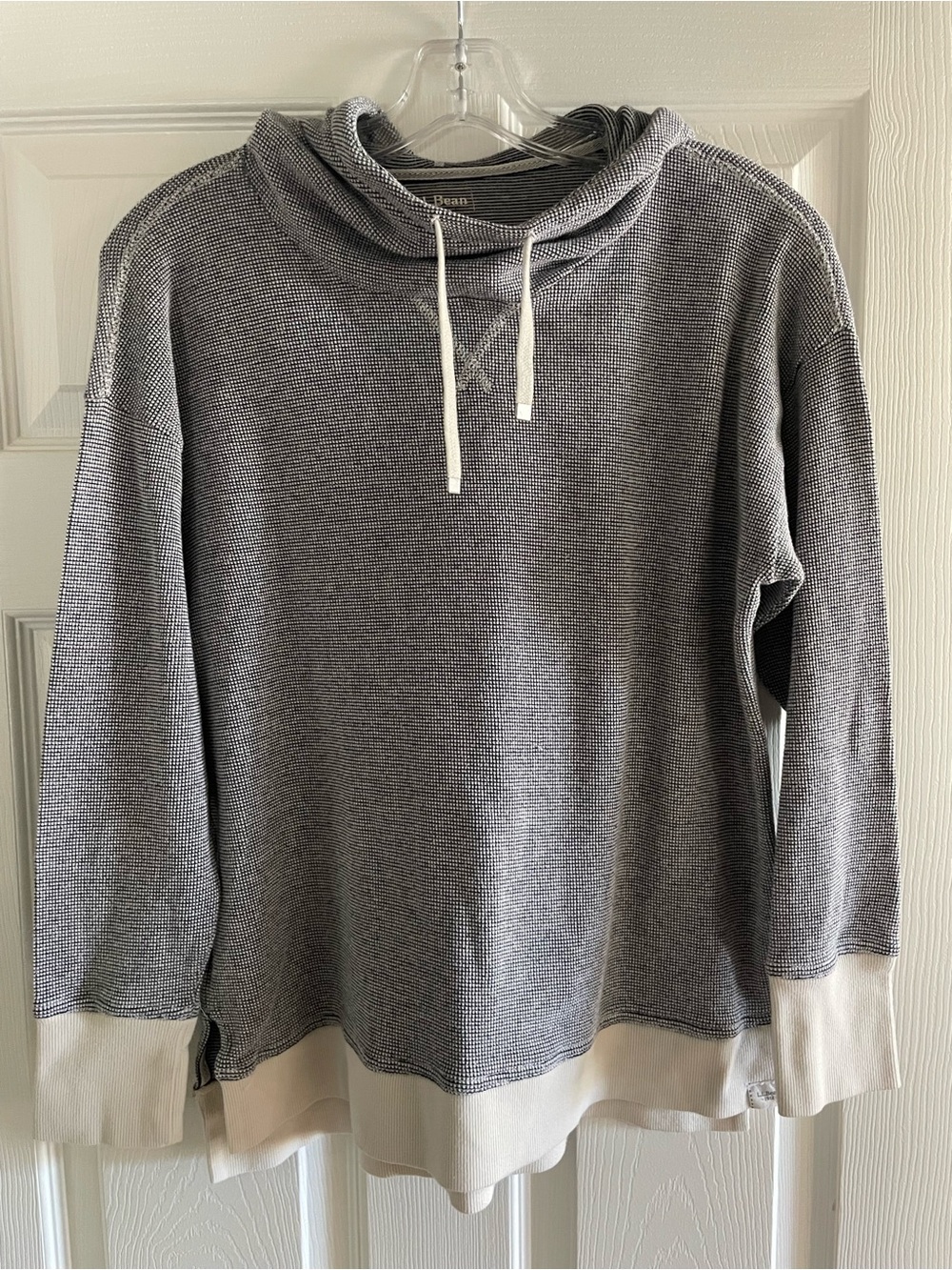 Women’s Two-Tone cream/navy Knit Cowl Neck Top